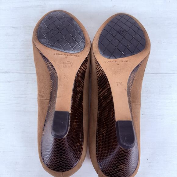 DONALD PLINER Milli Brown Suede Wedges Size 7 Peep Toe Snake Print Heels Preppy - Picture 9 of 14